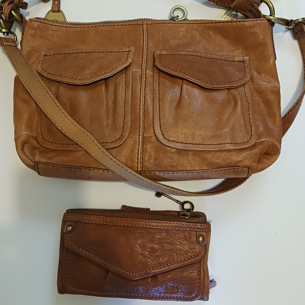 Vintage leather Tags NEW Fossil purse wallet tan,12 in x 8 in approx, crossbody